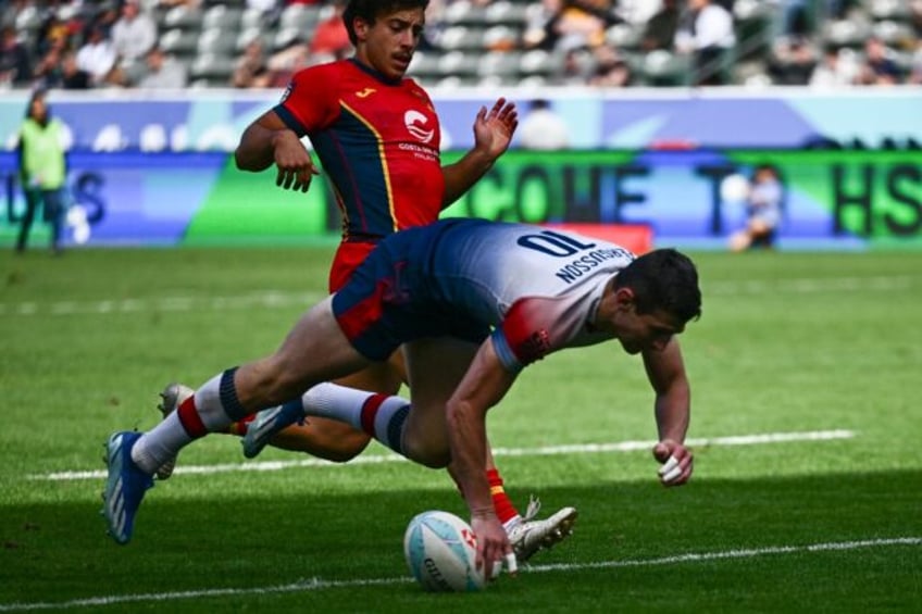 Great Britain's Robbie Fergusson scores a try to help his squad edge Spain 10-7 in a semi-