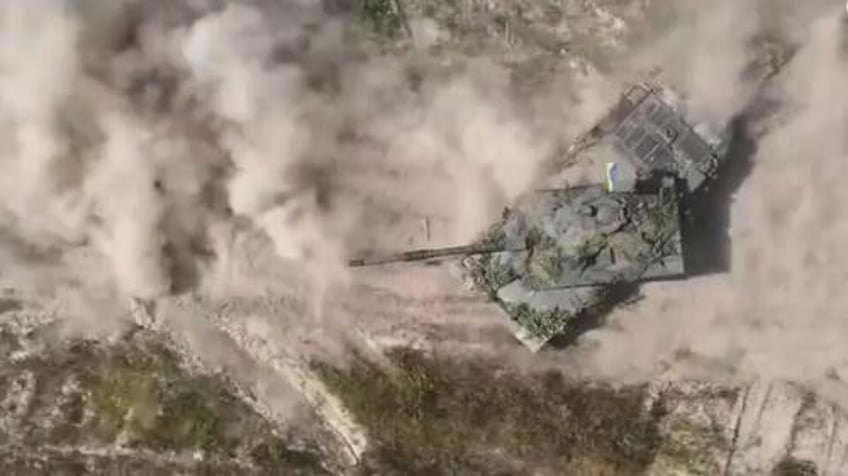 british challenger 2 tank destroyed in combat for first time ukraine footage shows