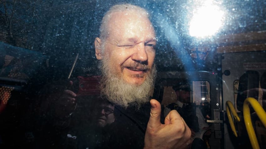 Wikileaks founder Julian Assange giving a thumbs up