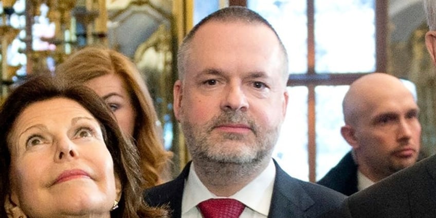 british museum director resigns over alleged apathy toward claims of potential mass art theft