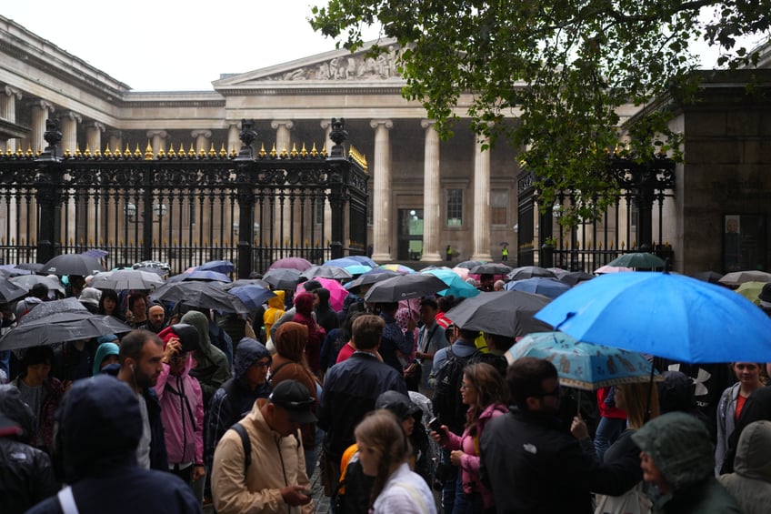 british museum evacuated after nearby stabbing attack that saw one hospitalised and man arrested