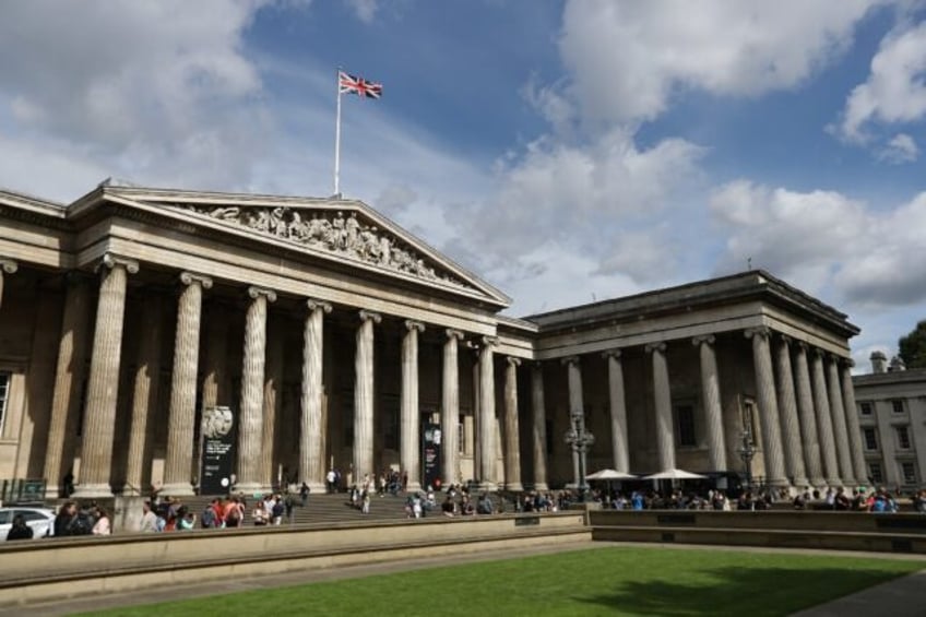 british museum missing 2000 artefacts after police called in