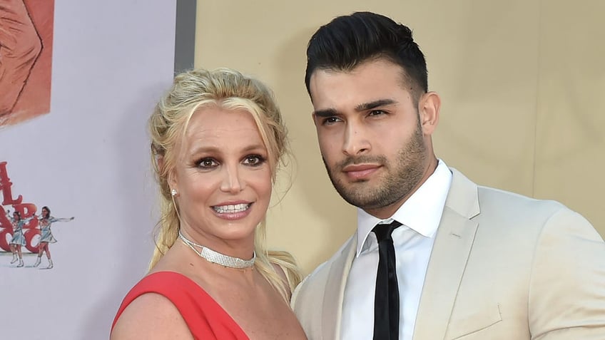 britney spears explains disturbing knife video following police welfare check