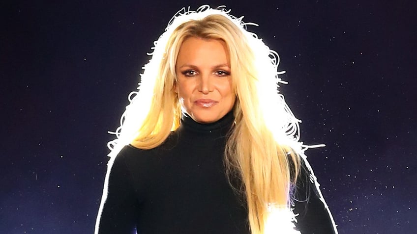 britney spears explains disturbing knife video following police welfare check