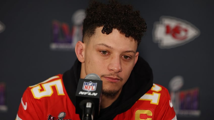 Patrick Mahomes talks to reporters