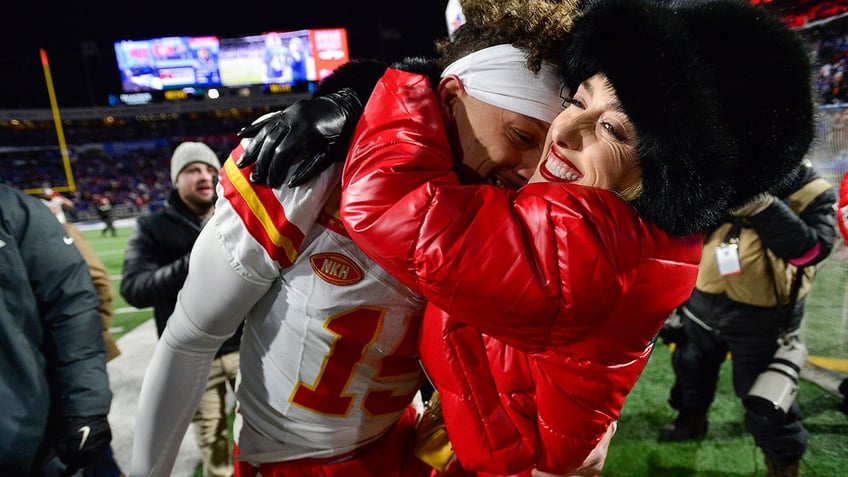 Brittany Mahomes and Patrick Mahomes