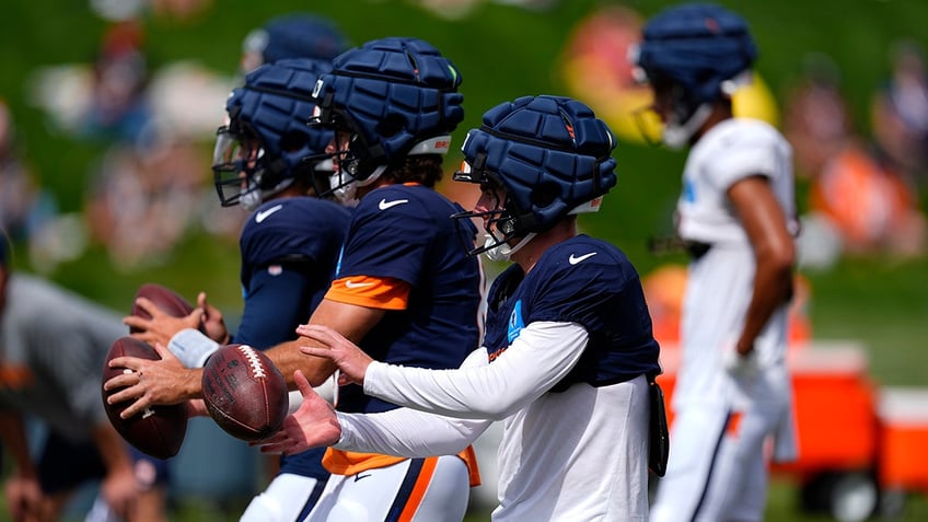 Broncos QBs at training camp