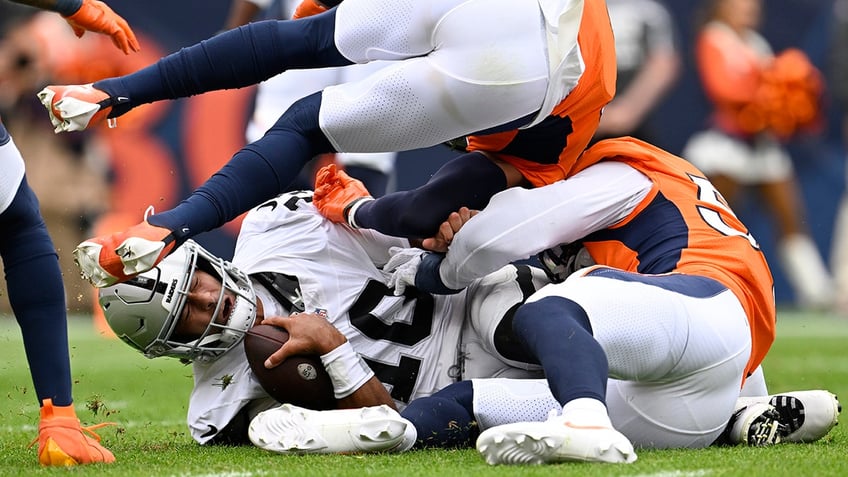 broncos justin simmons credits raiders jimmy garoppolos great acting for drawing penalty