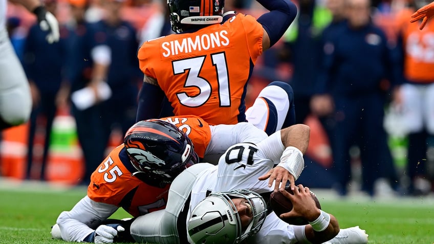 broncos justin simmons credits raiders jimmy garoppolos great acting for drawing penalty