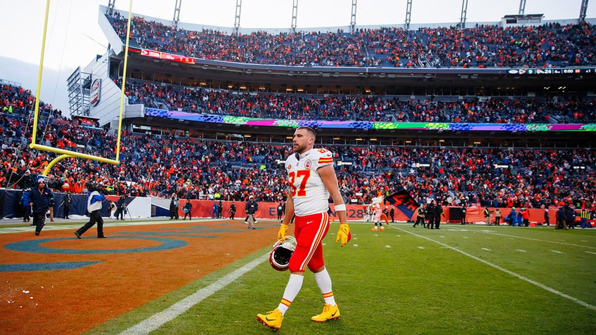 broncos troll chiefs by blasting taylor swift hit throughout the stadium after major upset