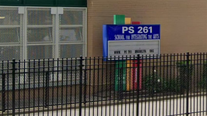 PS 261