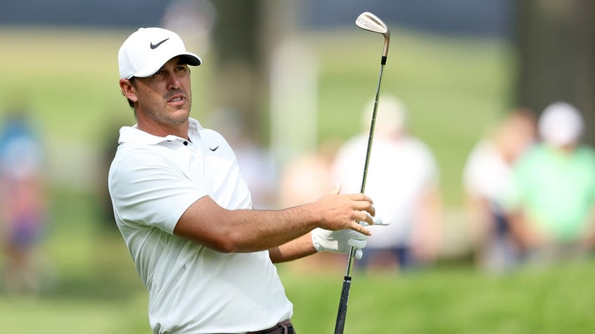 brooks koepka doesnt give a f k what country club pros think of liv move new book says