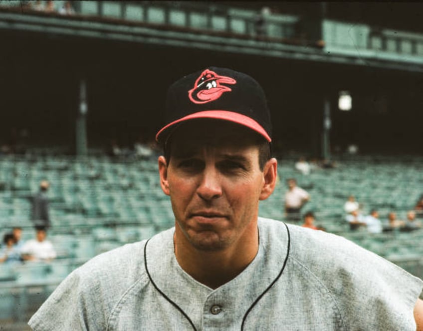 brooks robinson orioles third baseman with 16 gold gloves has died he was 86