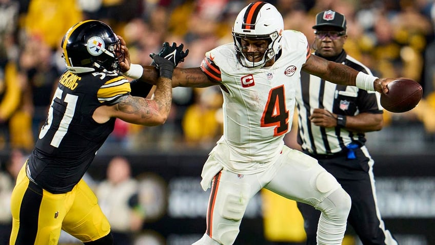 browns deshaun watson avoids ejection after pushing official commits 2 personal fouls in loss