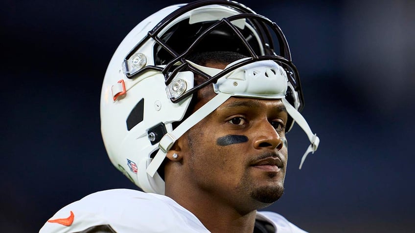 browns deshaun watson avoids ejection after pushing official commits 2 personal fouls in loss