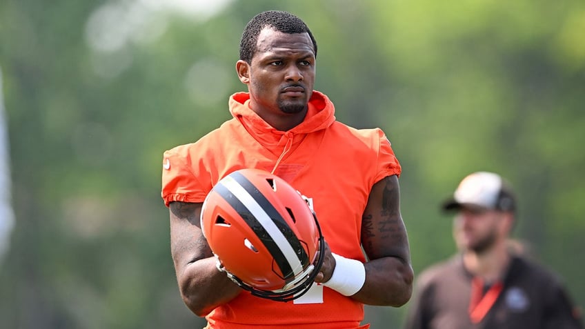 browns deshaun watson slams idea hes disincentivized by guaranteed contract why wouldnt i wanna play