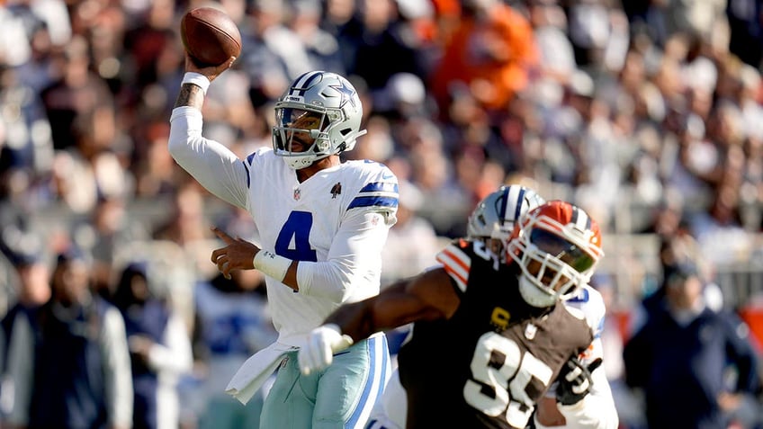 Dak Prescott throws a pass