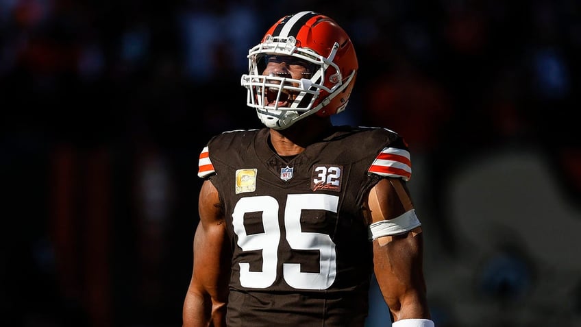 browns myles garrett sets off alarms as he finds himself with steelers helmet again