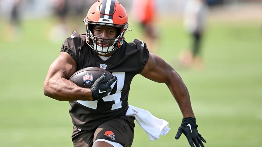 browns nick chubb on running backs free agent market were kind of handcuffed with the situation