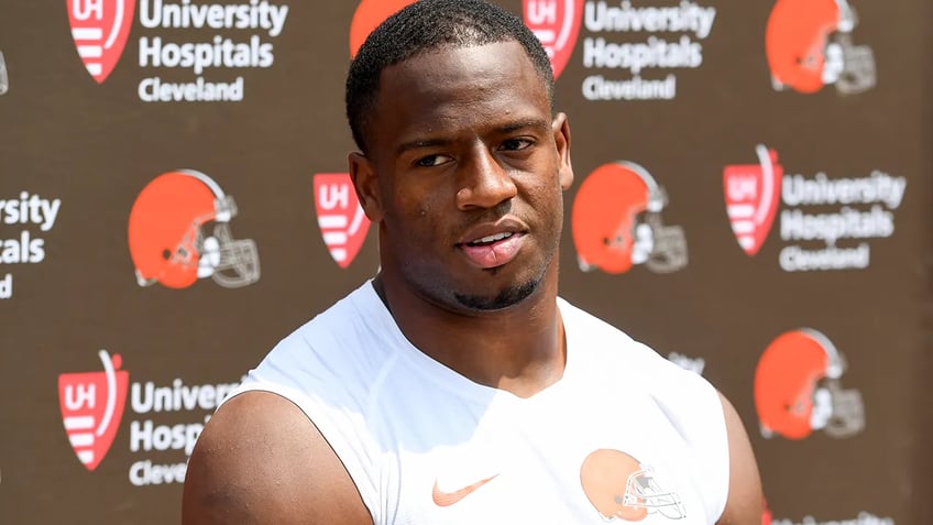 browns nick chubb on running backs free agent market were kind of handcuffed with the situation