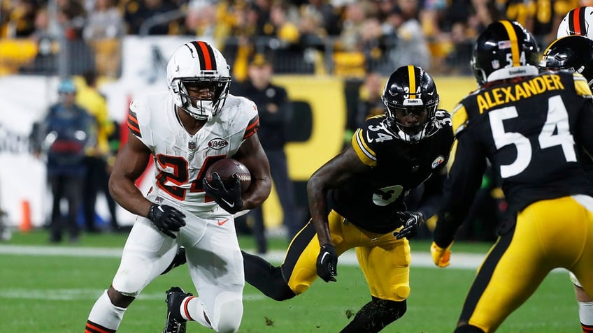 Nick Chubb runs with the football