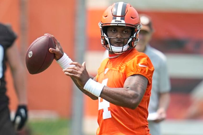 browns qb deshaun watson expected to start at indy after missing 2 games with right shoulder injury