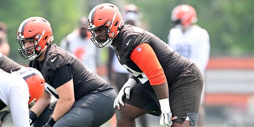 browns run sprints to end training camp after two skirmishes leave tyrone wheatley jr injured