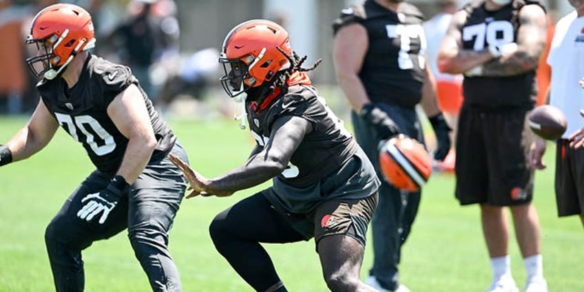 browns run sprints to end training camp after two skirmishes leave tyrone wheatley jr injured