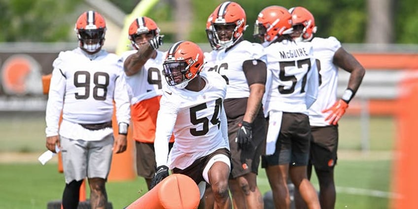 browns run sprints to end training camp after two skirmishes leave tyrone wheatley jr injured