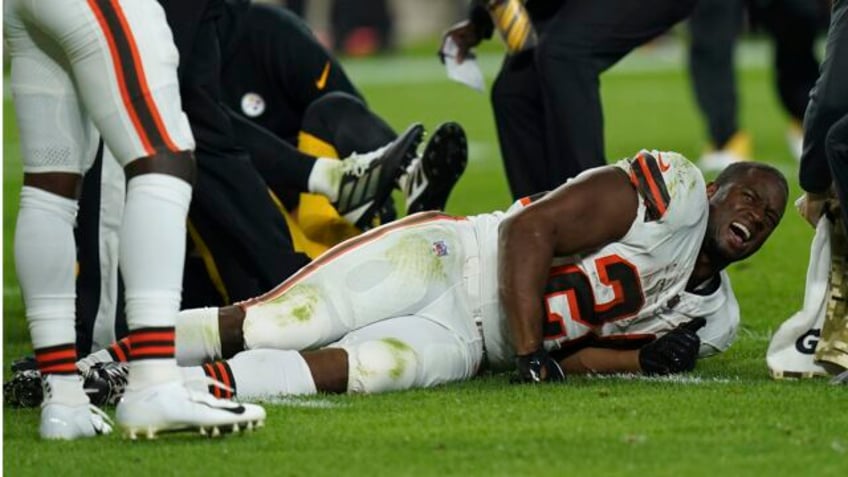 browns star nick chubb to undergo surgery on season ending knee injury sustained against steelers