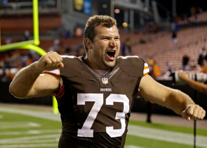 browns tackle joe thomas was an iron man clevelands own on his nfl journey to the hall of fame