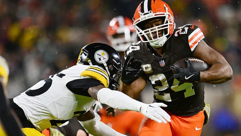 Nick Chubb runs