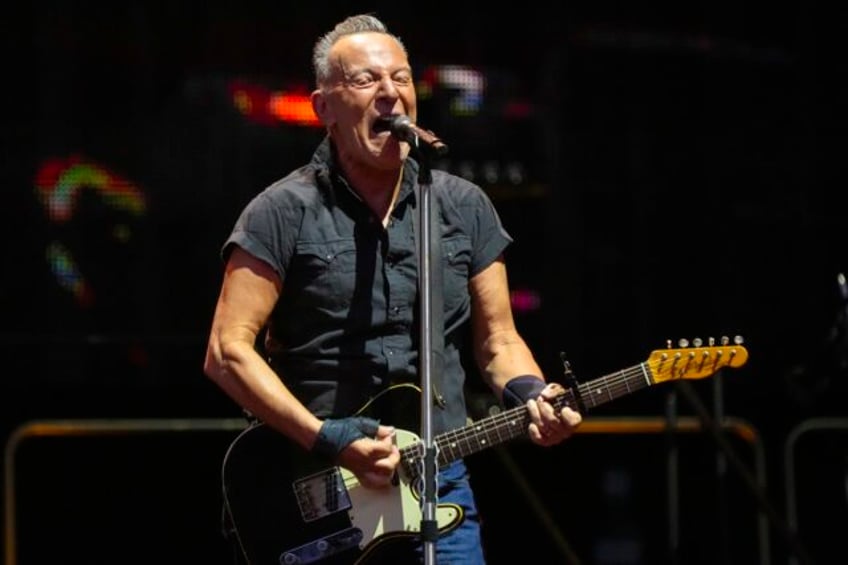 bruce springsteen has peptic ulcer disease doctors say its easily treated