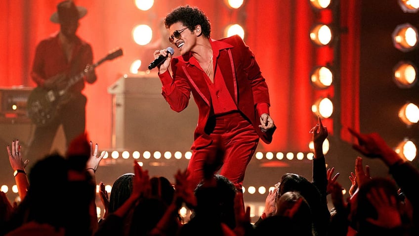 bruno mars cancels concert in tel aviv as israel declares its at war with hamas after surprise attacks