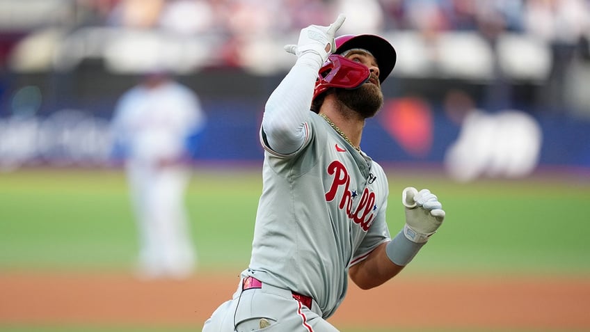 Bryce Harper homer in london