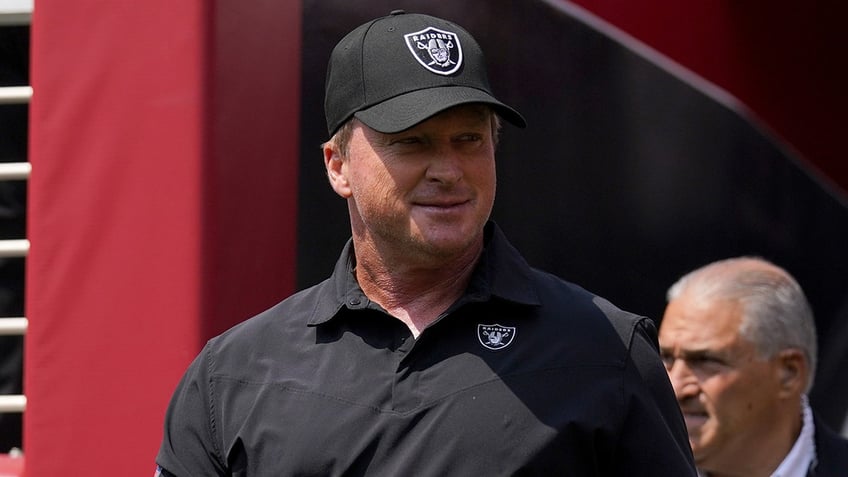 Las Vegas Raiders head coach Jon Gruden vs 49ers