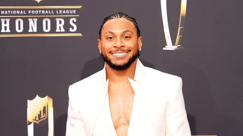 Antoine Winfield Jr. smiles on red carpet