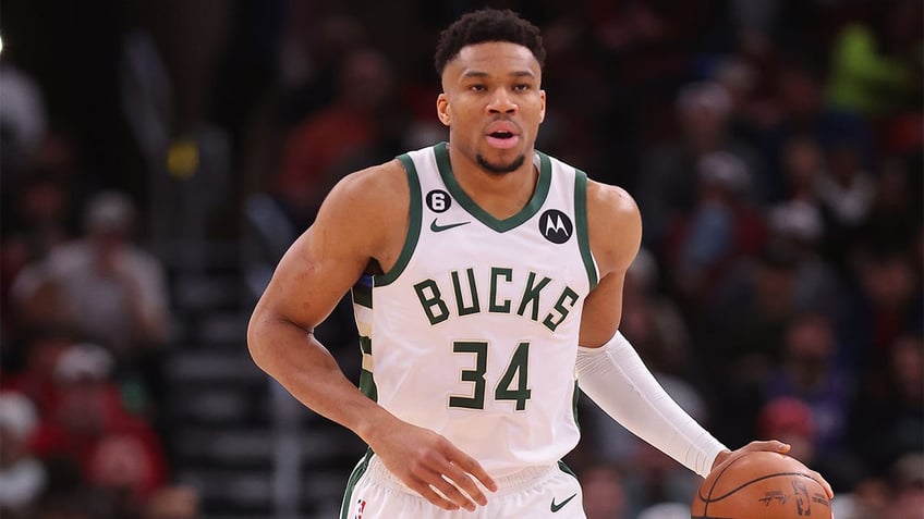 bucks reach max extension with giannis antetokounmpo worth 186m report