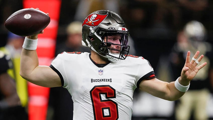 bucs baker mayfield throws 3 touchdown passes in win over saints