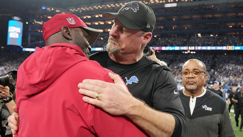 Todd Bowles embraces Dan Campbell