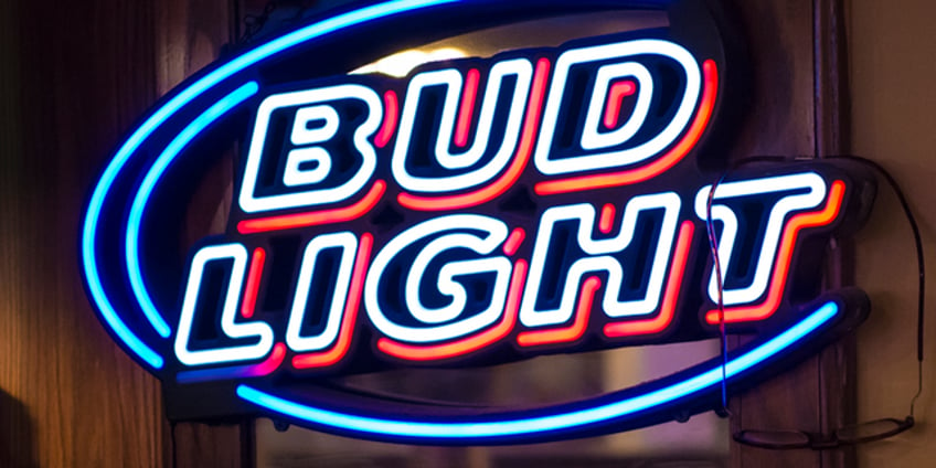 bud lights issues connecting with middle america could have been avoided beer industry guru says