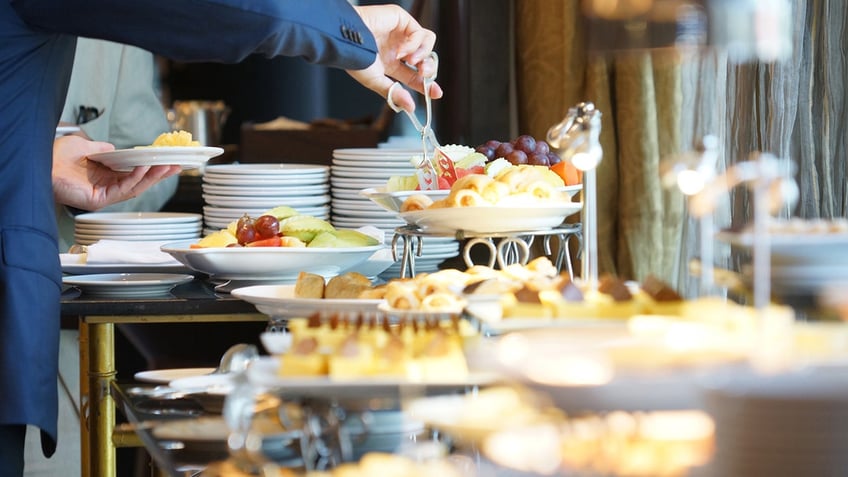 buffet eating doesnt have to wreck your health goals heres how to make wise thoughtful choices