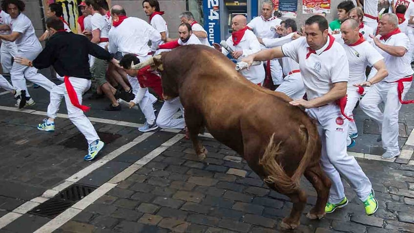 bull gores kills man at festival in spain