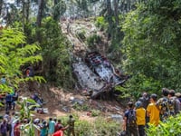 Bus carrying pilgrims crashes killing 21 in Sri Lanka