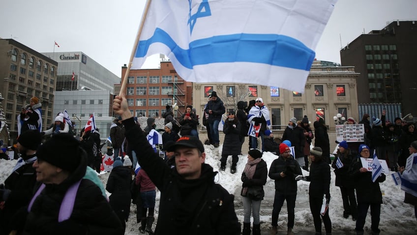 bus company leaves pro israel supporters stranded en route to rally its obvious what happened here