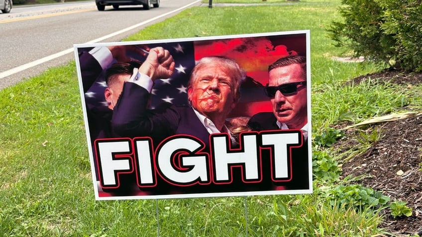 Trump fight garden sign