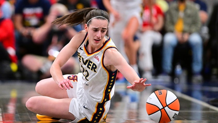 Caitlin Clark dives for the ball