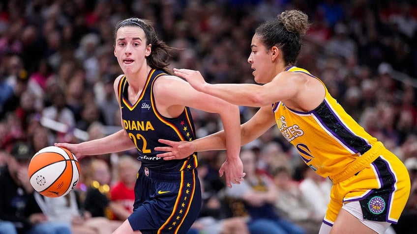 Caitlin Clark drives past Kia Nurse