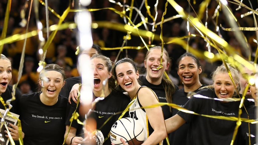 Caitlin Clark celebrates with her teammates