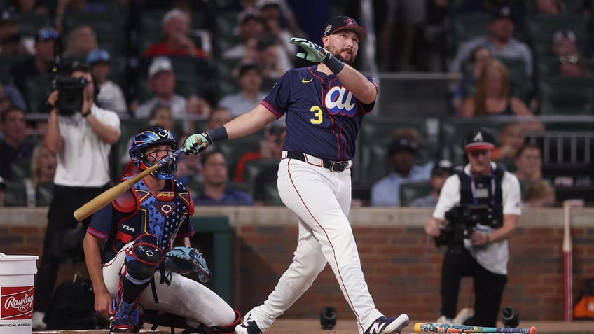 Cal Raleigh swings